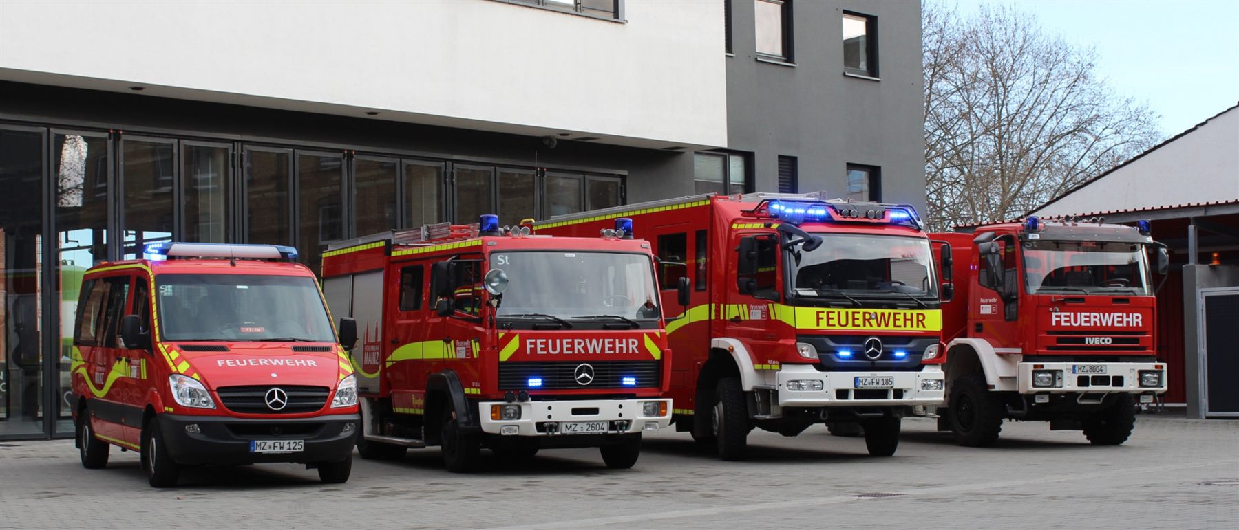 Einsatzfahrzeuge einer Feuerwehr (Symbolbild)